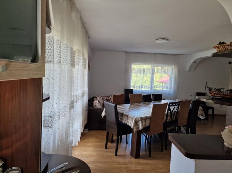 Casă cu 4 camere în Rucăr