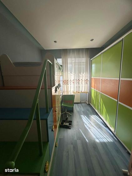 Apartament cu 3 camere decomandat în Obor