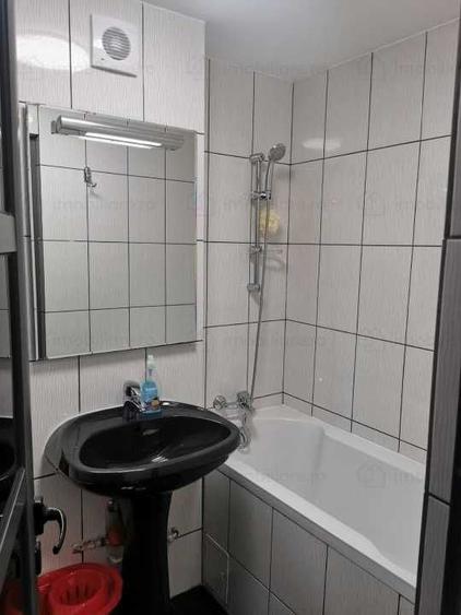 Apartament cu 2 camere decomandat în Lacul Tei