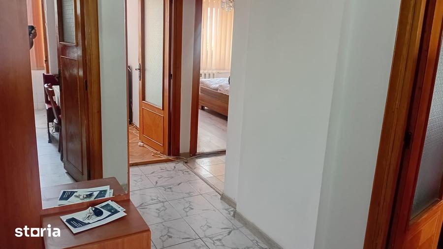 Apartament cu 3 camere decomandat în Intim