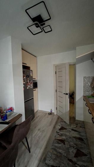 Apartament cu 3 camere semidecomandat în Berceni