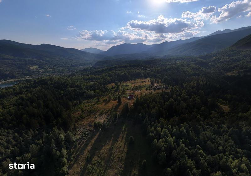 Teren de 15000 mp, în Uric