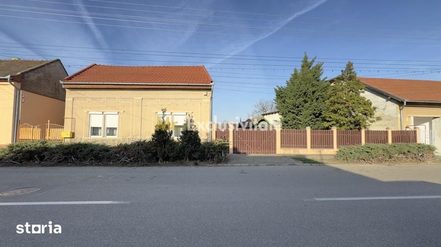 Casă cu 4 camere cu Teren 2974 Mp în Central