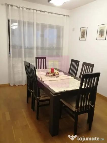 Apartament cu 3 camere semidecomandat în Central