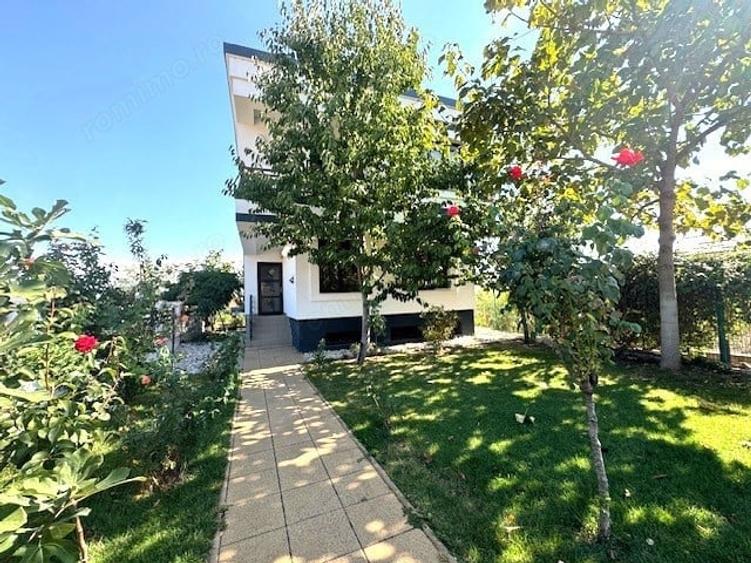 Casă cu 6 camere cu Teren 302 Mp în Central