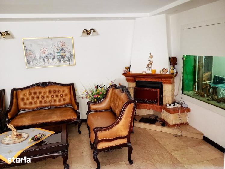 Casă cu 6 camere cu Teren 670 Mp în Florilor