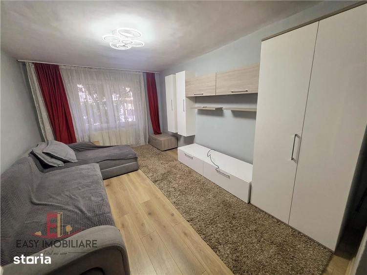 Apartament cu 3 camere decomandat în Livezeni