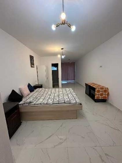 Spațiu comercial, de 1,800 mp, în Astra