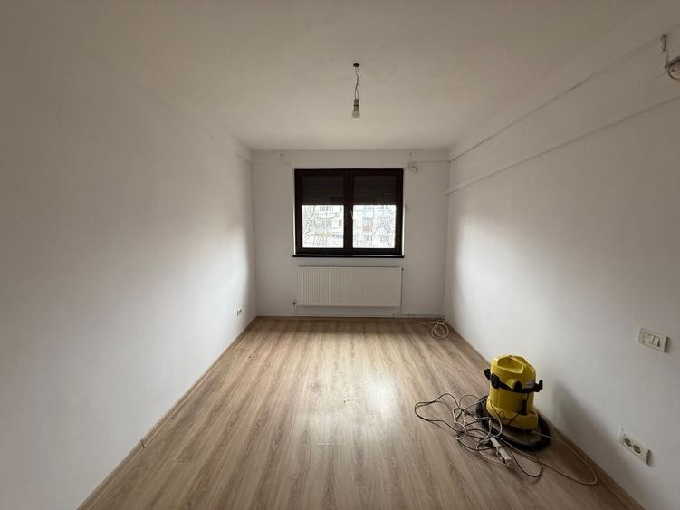 Casă individuală cu 5 camere cu Canalizare în Dristor