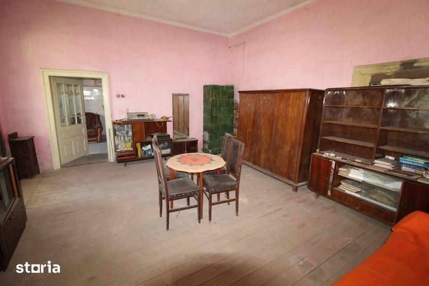 Casă cu 5 camere cu Teren 320 Mp în Central