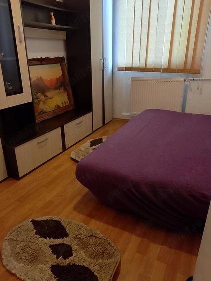 Apartament cu 3 camere semidecomandat în P-ța Doina