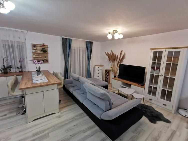Apartament cu 2 camere semidecomandat în Florești