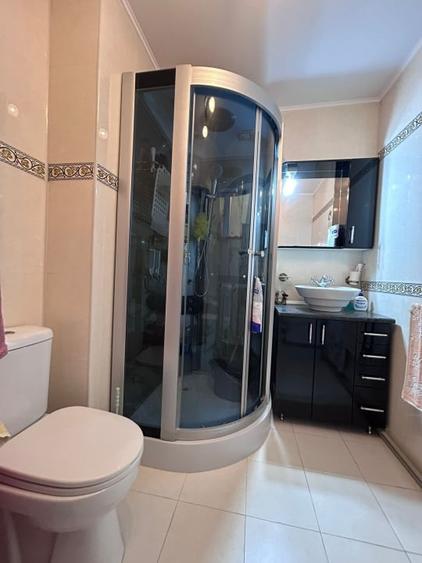 Apartament cu 3 camere decomandat, mobilat în Republicii