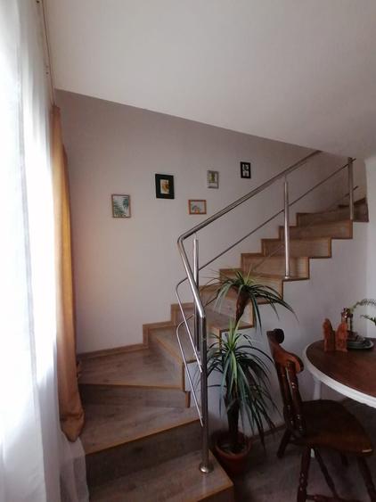Casă cu 4 camere în Prundu