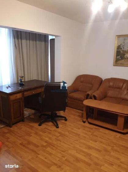 Apartament cu 3 camere decomandat în Berceni