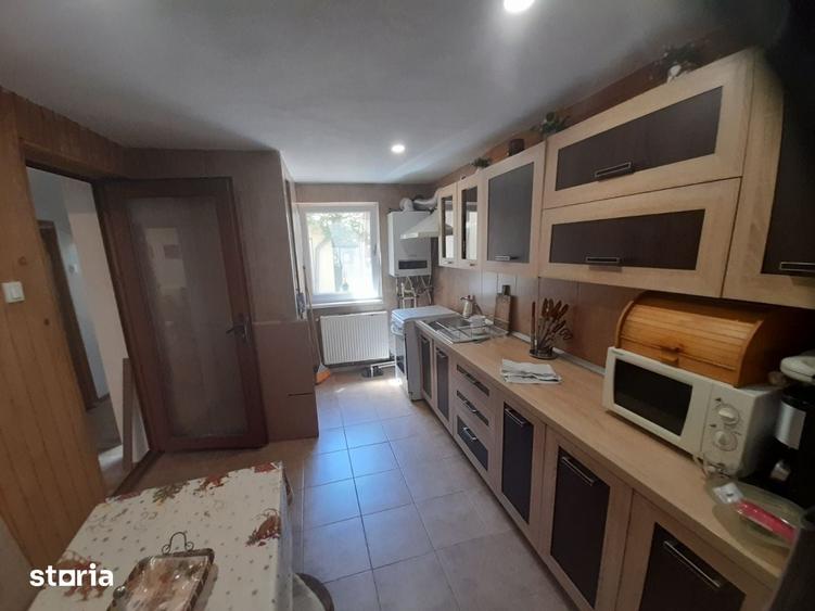 Casă cu 4 camere cu Teren 30 Mp în Grivița