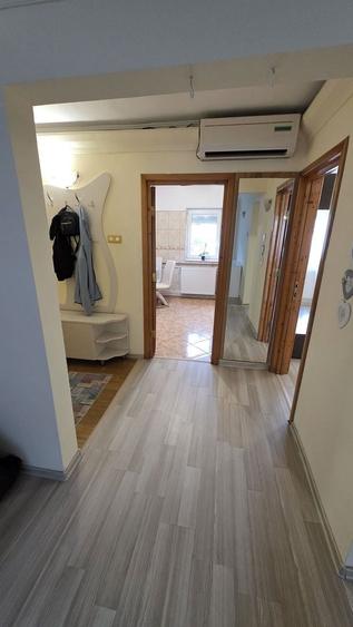 Apartament cu 4 camere decomandat în Casa de Cultură