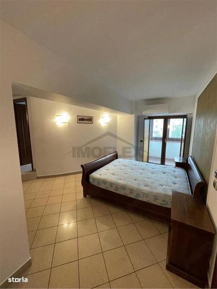 Apartament cu 3 camere în Decebal