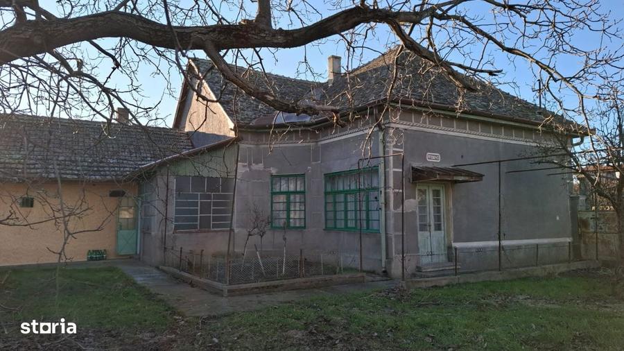 Casă cu 3 camere cu Teren 3600 Mp în Central