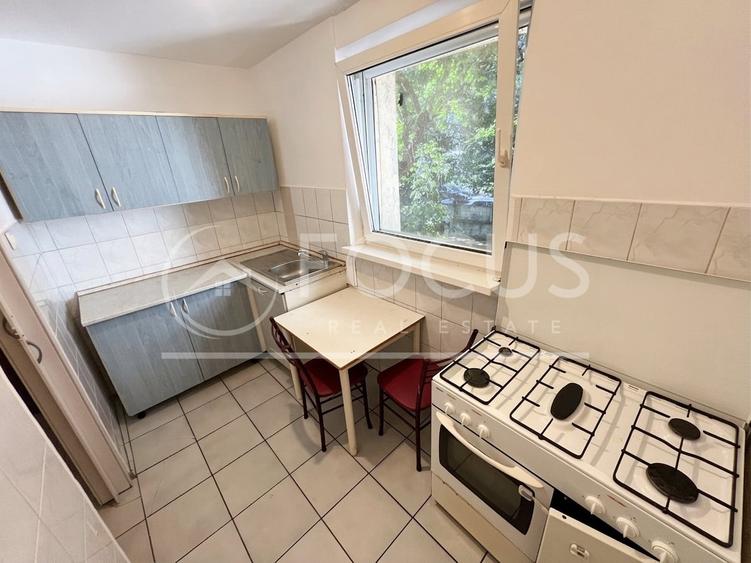 Apartament cu 3 camere semidecomandat, mobilat în Ștefan cel Mare