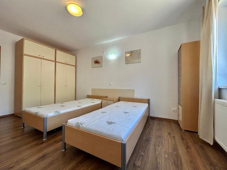 Duplex cu 5 camere cu Canalizare în Central