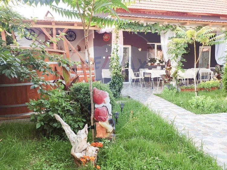 Casă cu 8 camere cu Teren 527 Mp în Berzasca