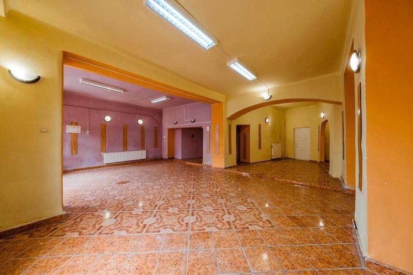 Spațiu comercial, de 400 mp, în Central
