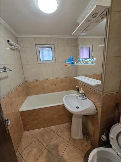 Apartament cu 4 camere decomandat în Berceni