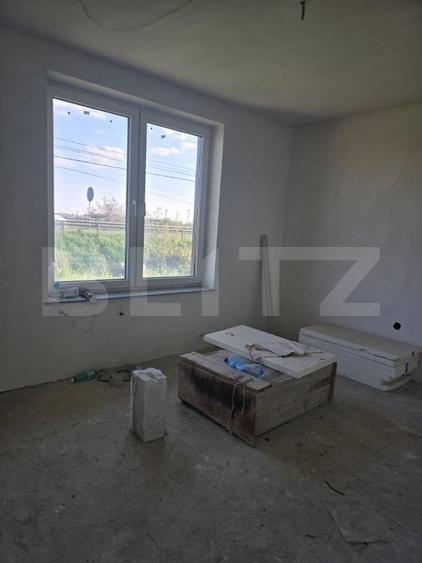 Casă individuală cu 8 camere cu Canalizare în Sud-Vest