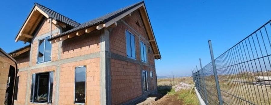 Casă cu 6 camere cu Teren 499 Mp în Săcele