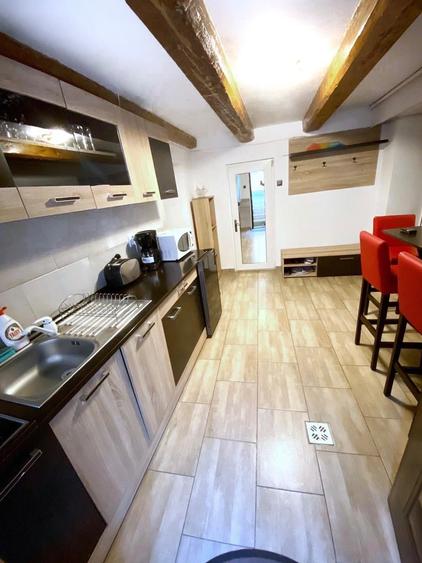 Apartament cu 3 camere semidecomandat în Central
