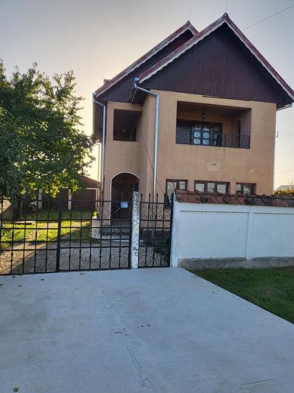 Casă cu 4 camere în Căteasca