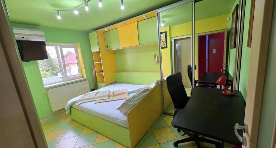 Apartament cu 4 camere decomandat în Complex Studențesc