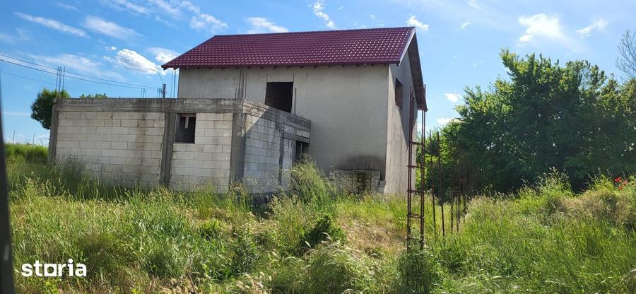 Casă cu 5 camere cu Teren 770 Mp în Agigea
