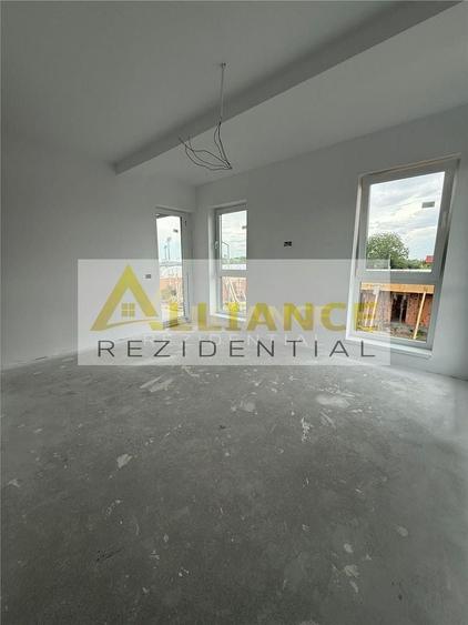 Casă individuală cu 4 camere decomandat cu Canalizare în Berceni