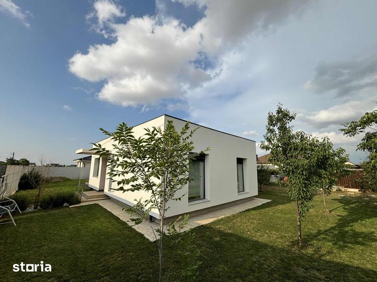 Casă cu 8 camere cu Teren 744 Mp în Nojorid