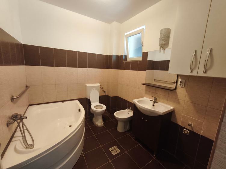 Duplex cu 7 camere cu Canalizare în Chișoda