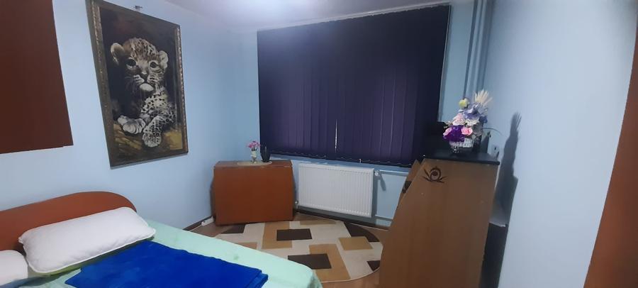 Apartament cu 3 camere semidecomandat în 1 Decembrie 1918