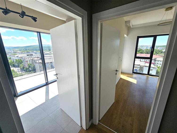 Penthouse cu 3 camere decomandat, mobilat în Semicentral