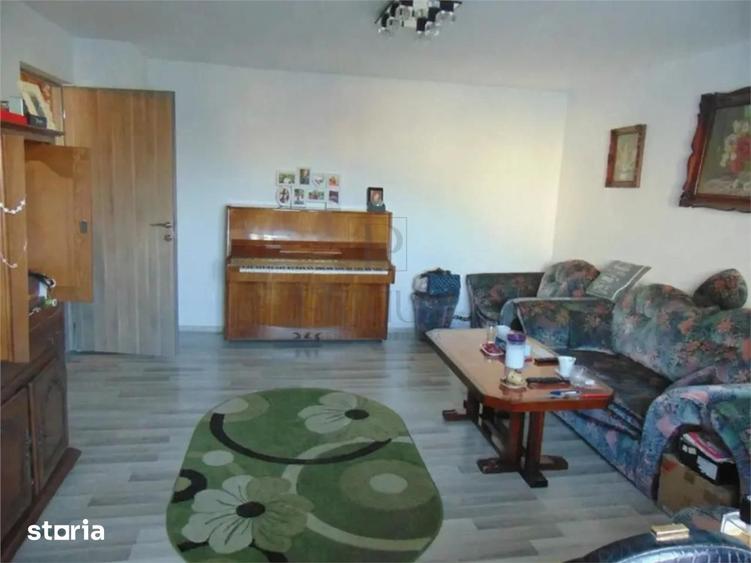 Apartament cu 3 camere decomandat în Lunei
