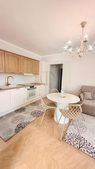 Apartament cu 3 camere semidecomandat în Florești
