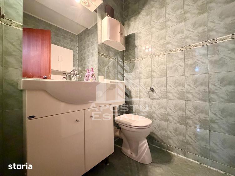 Apartament cu 3 camere decomandat în Est