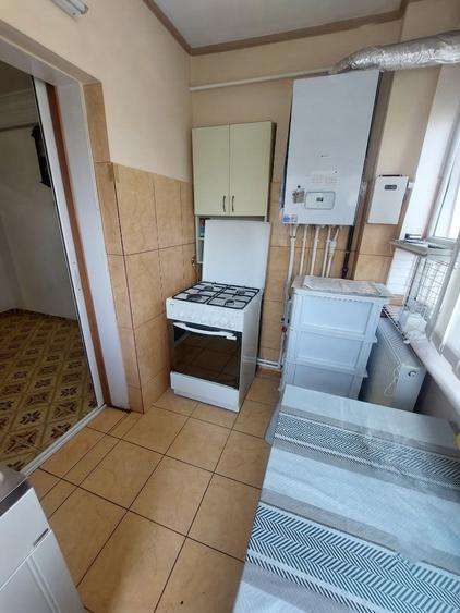 Apartament cu 2 camere decomandat în Far