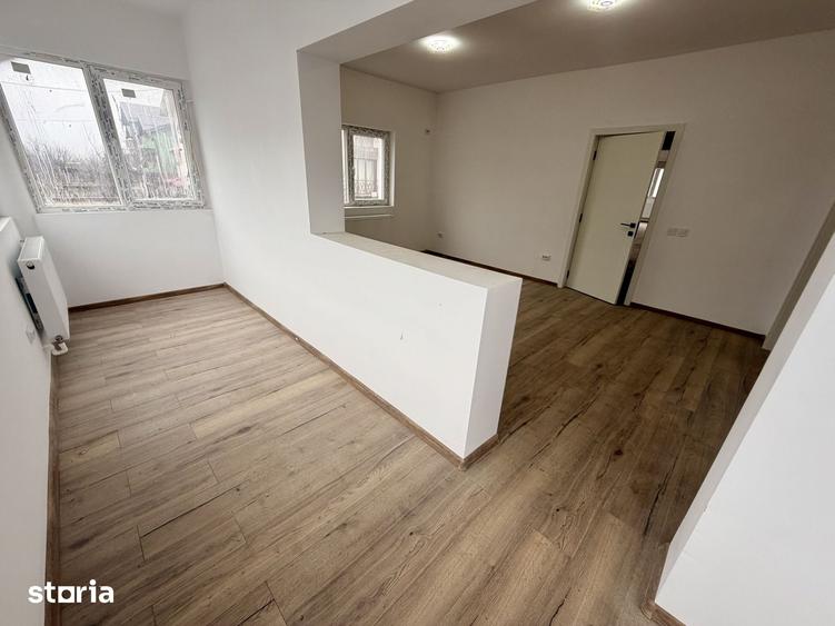 Casă cu 8 camere cu Teren 495 Mp în Glina