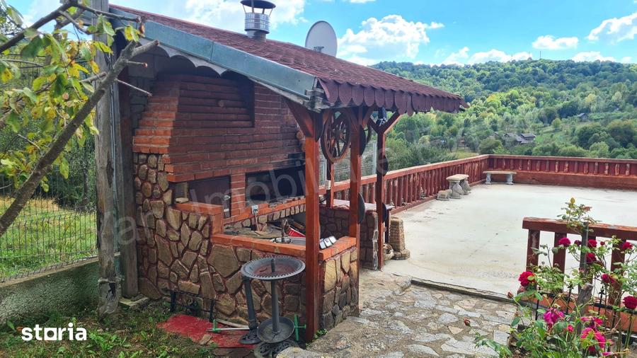 Casă cu 5 camere cu Teren 723 Mp în Bradu