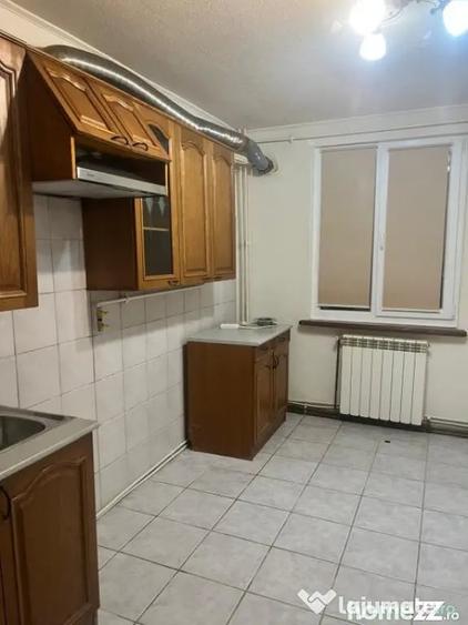 Apartament cu 3 camere decomandat în Siret