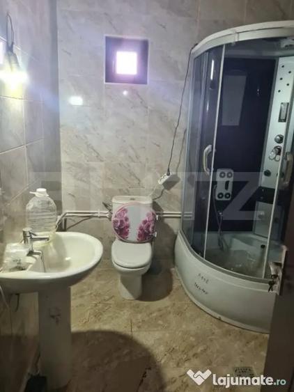 Casă cu 7 camere cu Teren 718 Mp în Central