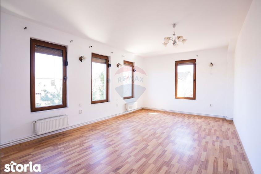 Casă cu 6 camere cu Teren 380 Mp în Găvana