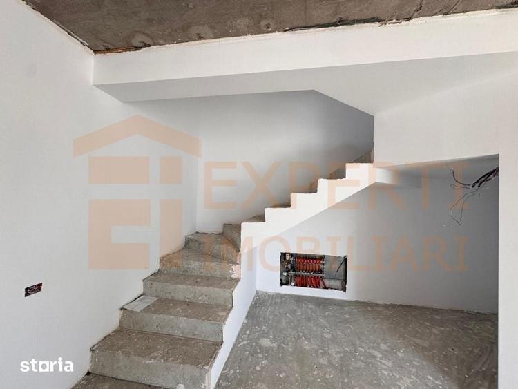 Casă cu 4 camere cu Teren 214 Mp în Palazu Mare