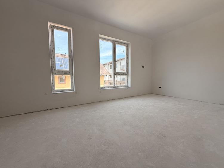 Duplex cu 4 camere cu Canalizare în Giroc